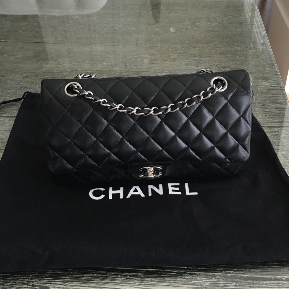 🖤CHANEL Classic Medium 🖤 black lamb leather ⭐️